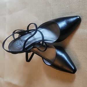 Life Stride Soft system. 11M medium Black Strappy Heels